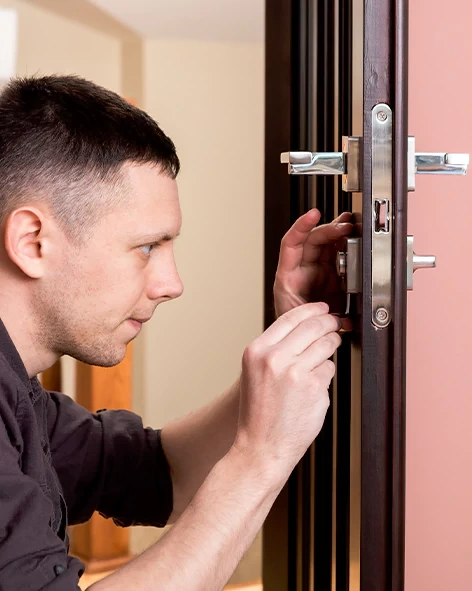: Professional Locksmith For Commercial And Residential Locksmith Services in Cutler, CA